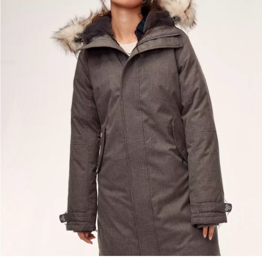 TNA Summit Aritzia Gray Hooded Winter Coat
